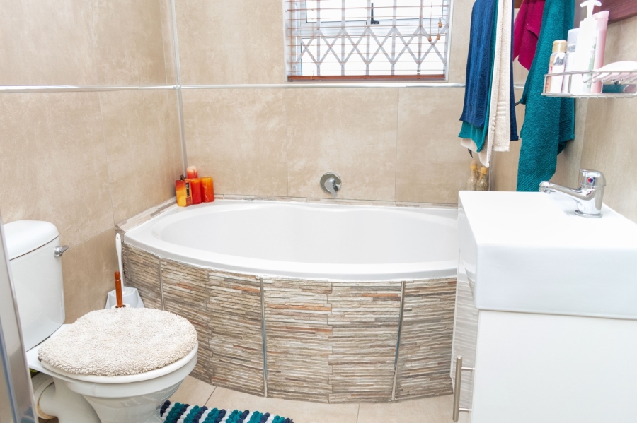 3 Bedroom Property for Sale in Fairview Eastern Cape